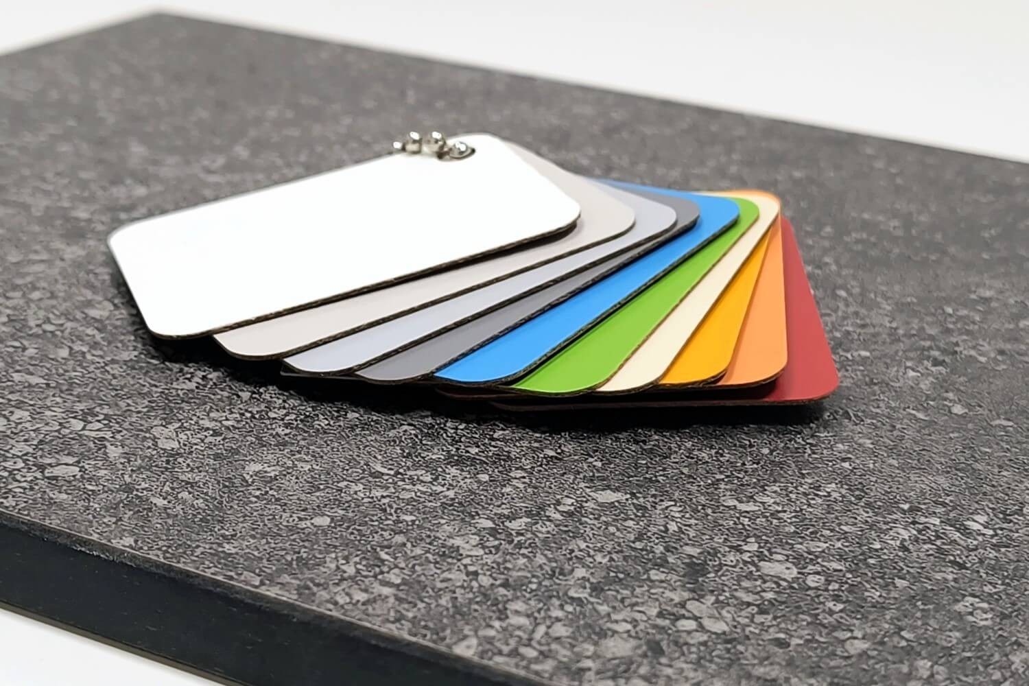 Kolorystyka płyt HPL dostępnych w ATJ System